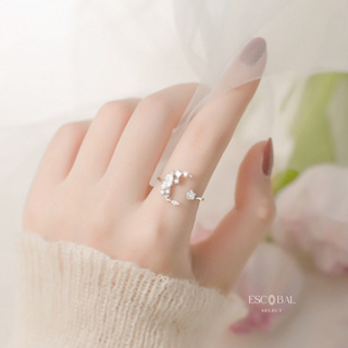 ภาพขนาดย่อของภาพหน้าปกสินค้าESCOBAL พร้อมส่ง แหวนเงินแท้ประดับด้วยมุก Pearl Moon แหวนเพชร แหวนไข่มุกแท้ แหวนปรับขนาด แหวนมงคล แหวนแฟชั่น แหวนผู้หญิง จากร้าน escobal_select บน Shopee