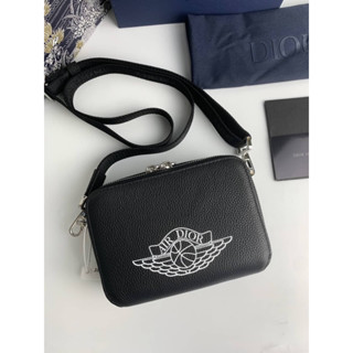 กระเป๋าแบรนด์เนมกระเป๋าสะพายข้างผู้ชาย Dior x Jordan Wings Messenger Bagเทพ