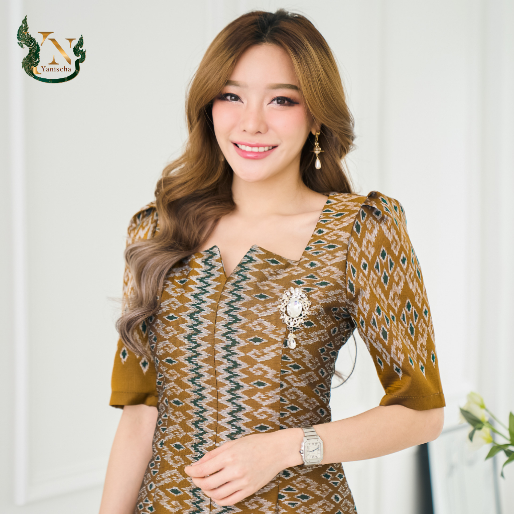 เดรสผ้าไหมมัดหมี่เกสร สีน้ำตาลทอง ใส่แล้วดูผอม งานฝีมือไทย ไซส์ M-4XL พร้อมส่ง มุมมองที่ 4