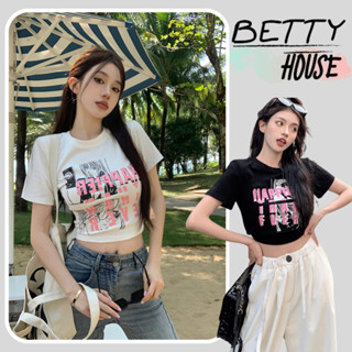 Betty House🎀 เสื้อครอป🍓เสื้อยืดแขนสั้นพิมพ์อักษรย่ออเนกประสงค์สําหรับผู้หญิง🌟พร้อมส่ง 💥พร้อมส่งจากกทม มาถึงใน 3-5 วัน