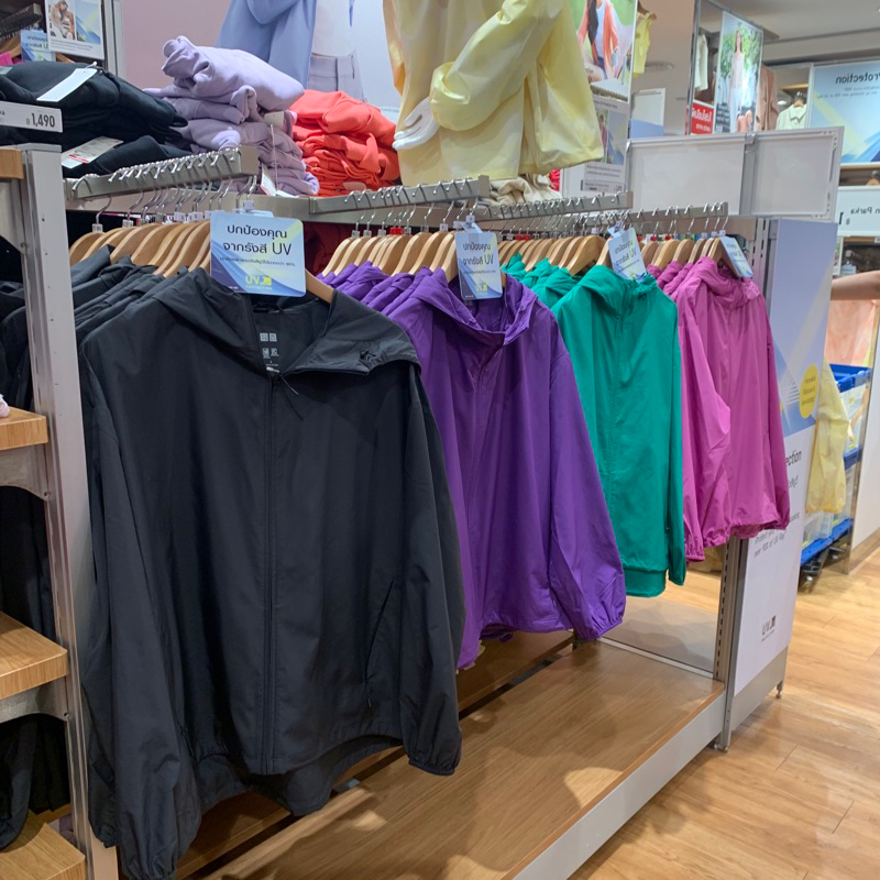 uniqlo-100-s-m-l-xl-xxl-ผู้หญิง-รุ่น-uv-cut-กันรังสียูวี-แจ็คเก็ตฮู้ดแบบพับเก็บได้-พกพาสะดวก-กันหนาว-กันลม