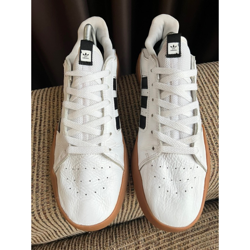 รองเท้าผู้ชาย-adidas-vrx-low-white-gum-size43
