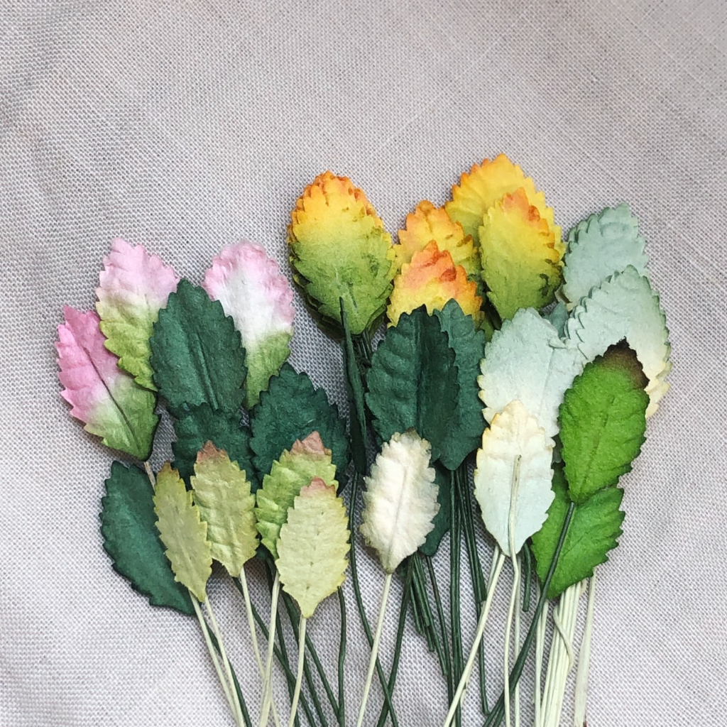 ใบไม้กระดาษสาไล่สีโทนเขียวเหลืองคละขนาดเล็กติดก้านลวด-100-ชิ้น-ดอกไม้ประดิษฐ์สำหรับงานฝีมือและตกแต่ง-l07