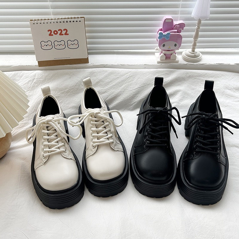 ราคาและรีวิวสินค้าสต็อก รองเท้าผู้หญิงแพลตฟอร์มแฟชั่นสไตล์เกาหลี รองเท้าหนังสตรีขนาดใหญ่สไตล์อังกฤษ