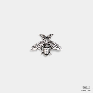 Silver Queen Bee Brooch – เข็มกลัดผึ้งสีเงิน