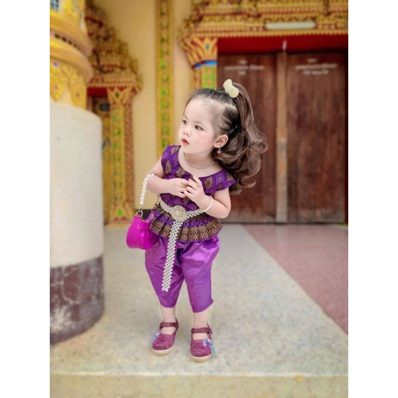 ชุดเด็กหญิง-ชุดไทยเด็กเซ็ท-2-ชิ้น-เสื้อทำจากผ้าฝ้ายพิมพ์ทอง-ทรงแขนกุดเอวต่อระบายชาย