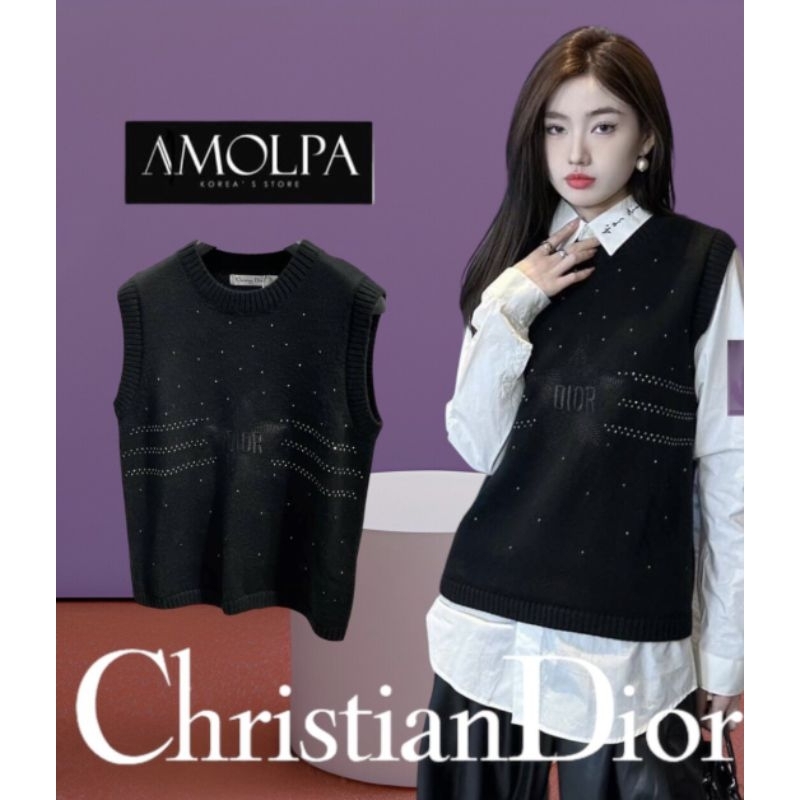 เสื้อกล้าม-christian-dior-knitt-2022ss-เนื้อผ้านิ่มมากกก-ด้านหน้าปัก-logo-dior-star-พร้อมเพชรฟุ้งเลยค่ะ