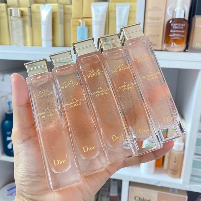 น้ำตบ-dior-prestige-la-micro-lotion-โลชั่นปรับสมดุลผิวสุดเลอค่า-ที่มีส่วนผสมจากกุหลาบช่วยให้ผิวชุ่มชื้นยาวนาน-24ชั่วโมง