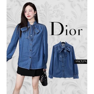 SHIRT CHRISTIAN DIOR DENIM SS23  เสื้อยีนส์คอปกผ้ายีนส์โบว์หน้าปักผึ้งCD งานสวยม้ากกกก งานพรีเมียมเกินบรรยาย