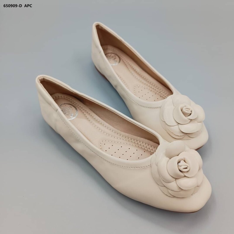 ภาพหน้าปกสินค้าLink1  630709 /650909(บวกเพิ่ม 1 ไซส์) De Shoes ดอกไม้ฟู น่ารักมากๆเลย (เท้าอวบไม่แนะนำค่ะ)