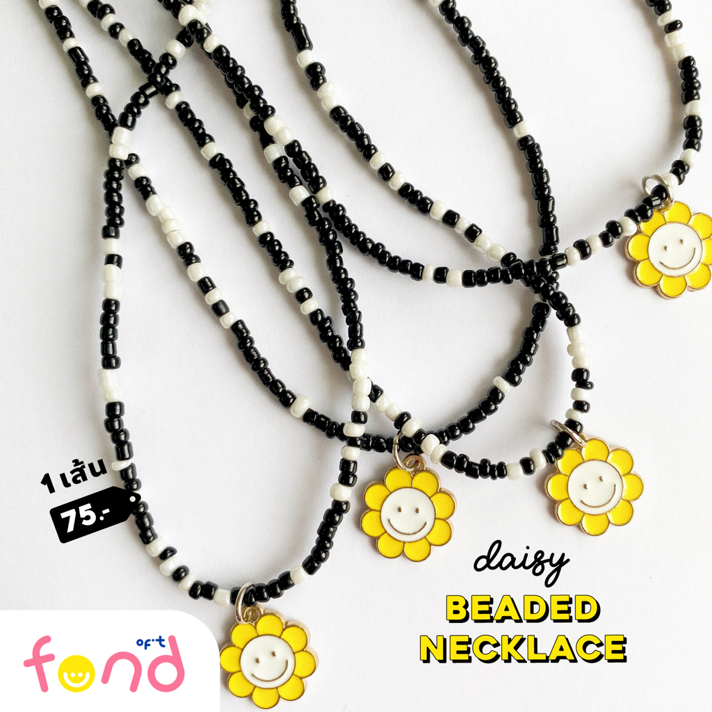 สร้อยคอลูกปัดสีขาวดำจี้เดซี่หน้ายิ้ม-daisy-beaded-necklace
