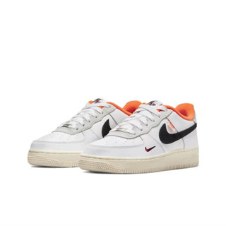 （ยิงจริง）Nike Air Force 1 Low 07 ขาว ส้ม ดำ แดง ขีดสองขีด รองเท้าผ้าใบ