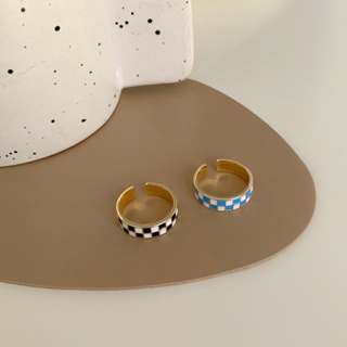 (พร้อมส่งจากไทย) แหวนแฟชั่น ลายตารางหมากรุก สีดํา สีขาว เครื่องประดับ สําหรับผู้หญิง