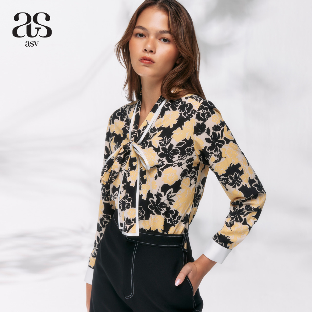 asv-pf23-nadia-floral-blouse-เสื้อผู้หญิง-แขนยาว-คอวี-ตกแต่งผูกโบว์คอ-ผ้าลายดอกไม้