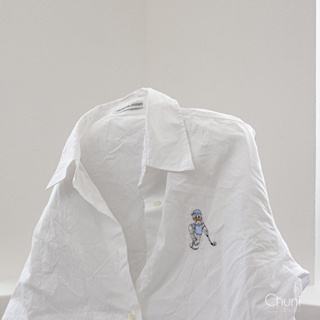 เสื้อเชิ้ตสีขาว งานรีเมค มือ2 สภาพใหม่ 99% ซักเรียบร้อมพร้อมใส่ มีตัวเดียวในโลก🪐💖