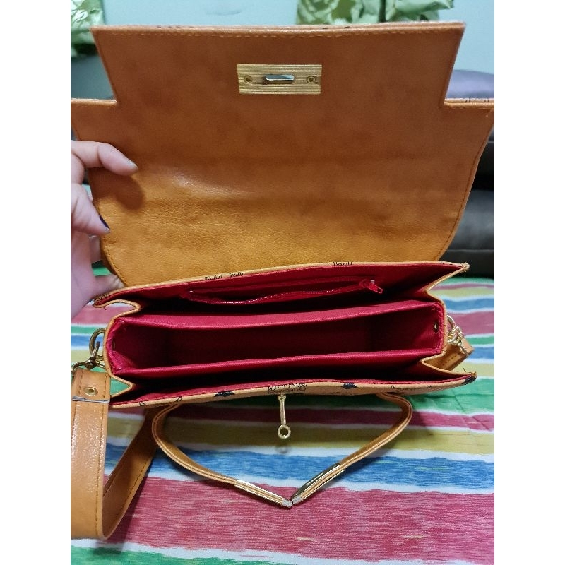 กระเป๋าหนังงานสวย-ช่องใส่เยอะมาก-ซับแดง