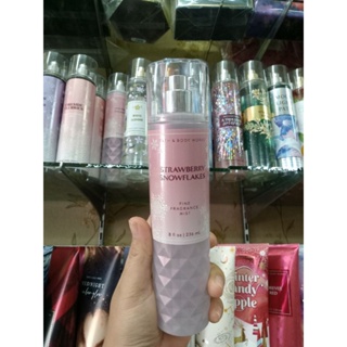 Bath &amp; Body STRAWBERRY SNOWFLAKES Fine Fragrance Mist 236ml. ของแท้