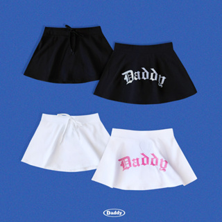 DADDY | McBlink Skirt กระโปรสั้น สกรีนกากเพชร Daddy ด้านหลัง สีดำ สีขาว