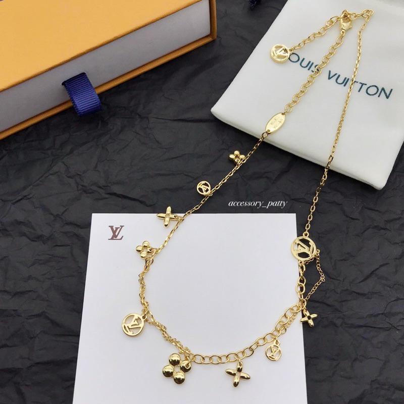 lvหลุยส์-stainless-necklace-งานสวยตามภาพค่ะ-แต่งตุ้งติ้งด้วยดอกหลุยส์ค่ะ-เป็นรุ่นที่ดาราฮิตใส่ที่สุดค่ะ