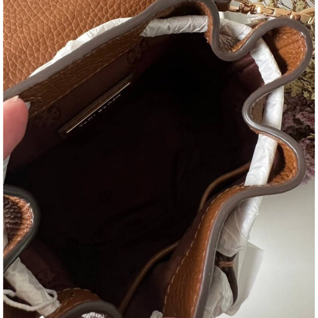 สด-ผ่อน-กระเป๋าเป้-7-นิ้ว-สีดำ-สีน้ำตาล-137409-tory-burch-thea-mini-bucket-backpack