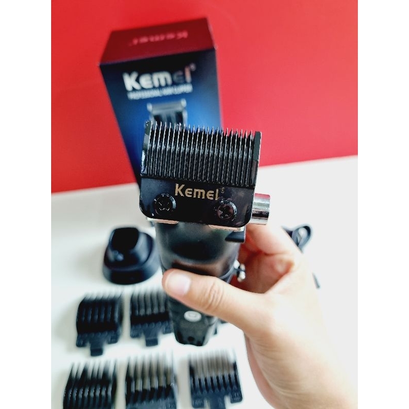 ปัตตาเลี่ยนตัวตัด-kemei-2296-มีฟันรอง8เบอร์-พร้อมแท่นชาร์จ-สีดำ