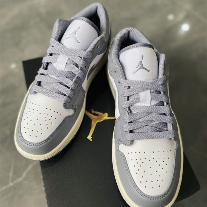 nike-jordan-air-jordan-1-stealth-and-white-553558-053-ของแท้-100-sneakers