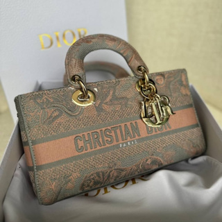 กระเป๋าสะพายข้างผู้หญิงdior LADYDJOY D-LITE size 24cm