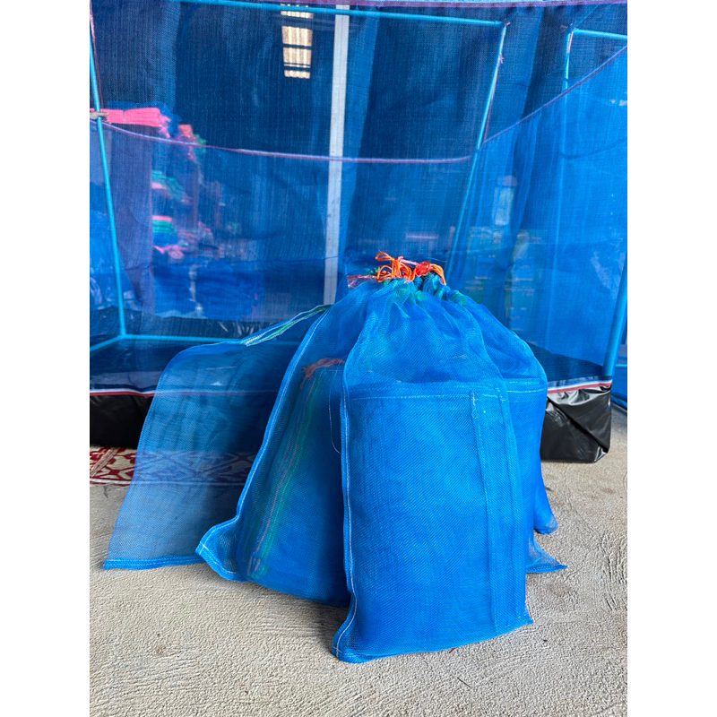 ภาพหน้าปกสินค้าถุงใส่ปลา / ตั๊กแตน แบบหูรูด กว้าง30 ยาว45 เซน จากร้าน pampatchara2541 บน Shopee
