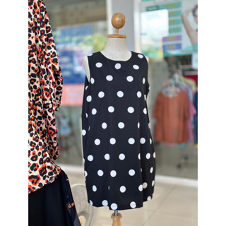 เดรสแขนกุดลาย Polka Dot สีดำ จุดขาว ทรงปล่อย มีกระเป๋าสองข้าง สุดคิ้วววว