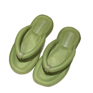 โปรโมชั่น : SHO-Y-45🧃รองเท้าแตะหูหนี สีพื้น สไตล์เกาหลี รองเท้าแบบสวมใส่สบาย ยางPVC ทนมาก มีกันลื่น🧃