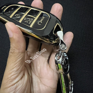 เคสรีโมทรถ รถฮุนได Hyundai STARIA 2022 แบบ 6 ปุ่ม ดำเงาเส้นสีทอง และสีขาวเส้นสีทอง (Black Gold-Line TPU Key Case)
