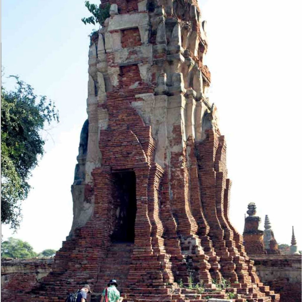 ลวดลายแบบอยุธยาตอนต้น-โดย-ศ-เกียรติคุณ-ดร-สันติ-เล็กสุขุม-สนพ-เมืองโบราณ