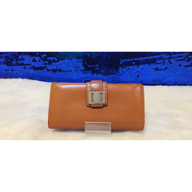 salvatore-ferragamo-brown-leather-long-wallet-แท้