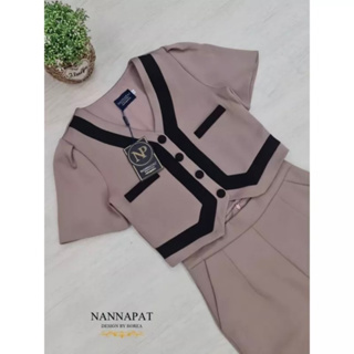 งานป้าย Nannapat เซตเสื้อทูปคอวีแต่งแถบดำกางเกงขายาว