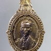 Antig Pim 417  เหรียญเข็มกลัดกะไหล่ทอง พระบาทสมเด็จพระเจ้าอยู่หัว ภูมิพลอดุลยเดชมหาราช รัชกาลที่ 9 ที่ระลึก