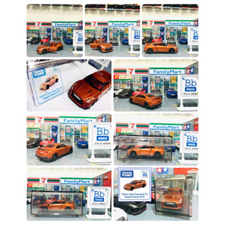 SET BOX MODEL TOMICA VEHICLE : NISSAN GTR-R35 ORANGE + ACRYLIC COLLECTIN BOX