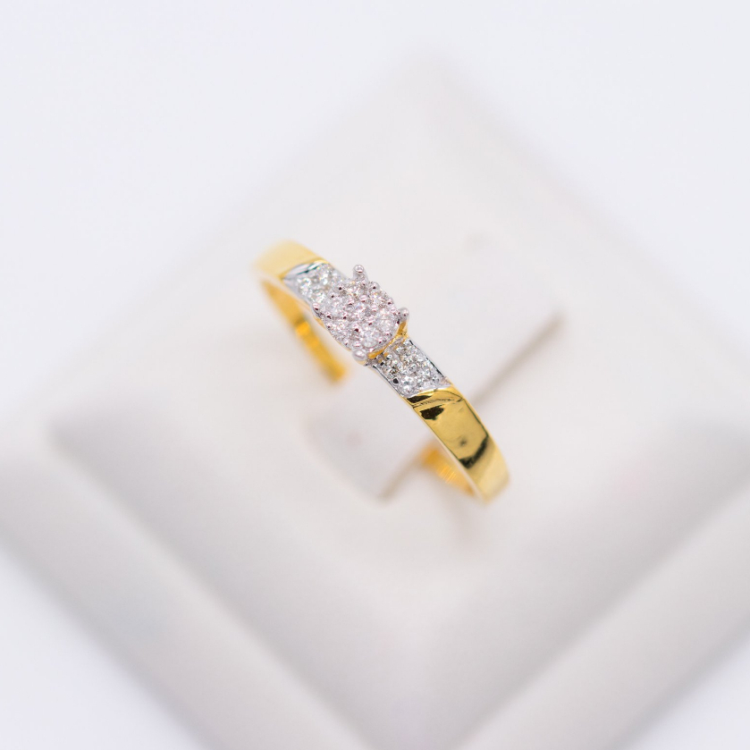 แหวนเพชรกระจุก-รวมกันดูเป็นแหวนชู-ดูวิบวับ-แหวนเพชร-แหวนทองเพชรแท้-ทองแท้-37-5-9k-me646