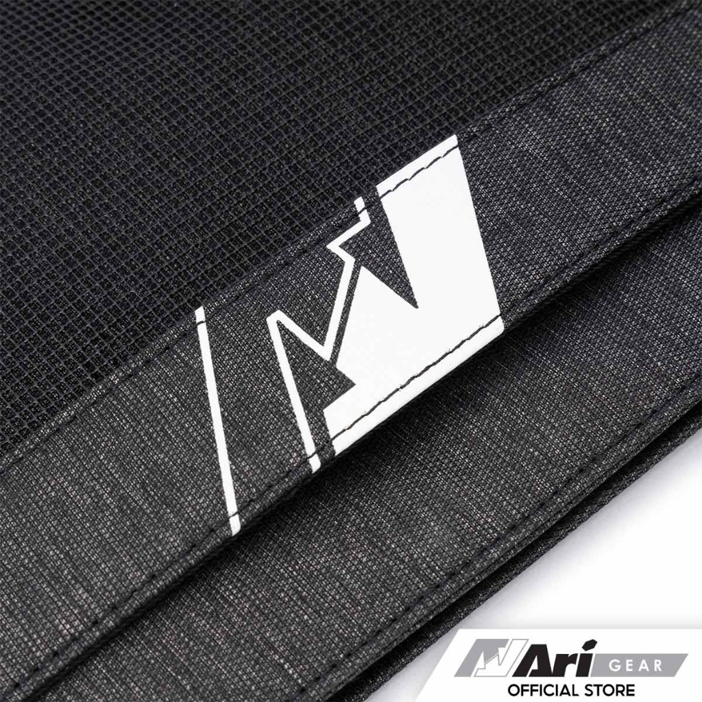 ari-top-dyed-crossbody-bag-black-white-กระเป๋า-สะพายข้าง-อาริ-สีดำ