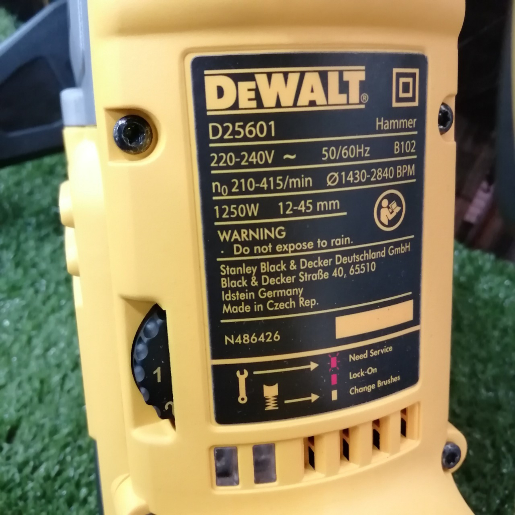 dewalt-สว่านเจาะกระแทกงานหนักทรงแอล-รุ่น-d25601k-พร้อมกล่อง