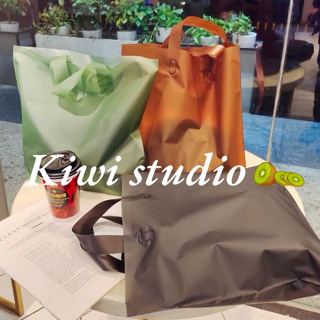 KiwiStudio (แพค50ใบ ) ถุงพลาสติก 3 สี แฟชั่นอาวุโส สีทึบ กระเป๋าถือ ร้านเก็บของร้านขายเสื้อผ้า พื้นผิวบด หนามาก ทนทานมาก（072）