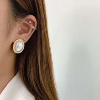 ต่างหูมุก Simply oval earrings