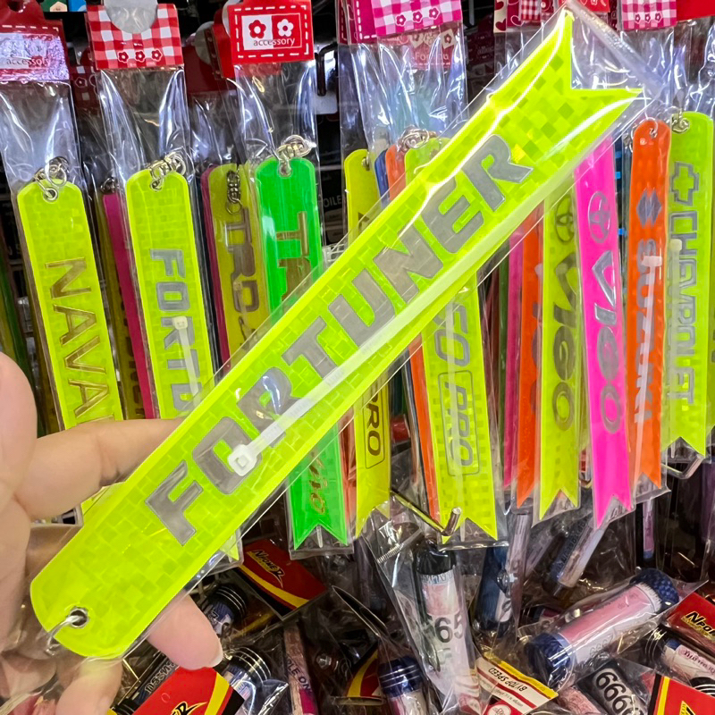 ป้ายสะท้อนแสงห้อยท้ายรถ-2-สีใน-1-อัน-ส้ม-เขียว-ขนาดสินค้า-ห่วงเกี่ยว-ยาว-25-cm