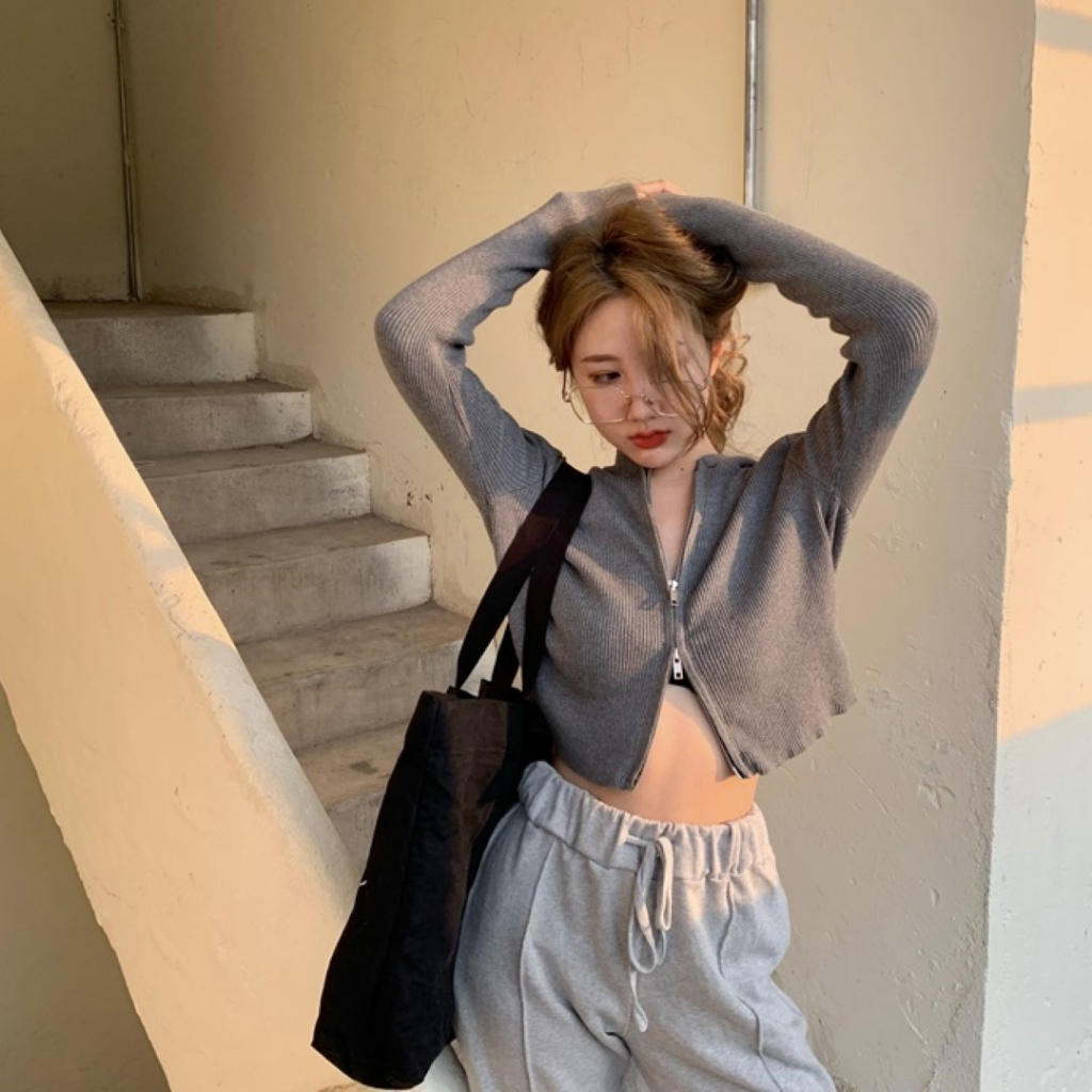 ꕥCatalog Fashionꕥ เสื้อครอปไหมพรมแขนยาวมีฮู๊ด ซิปรูดได้ทั้งบนและล่าง 2 ...