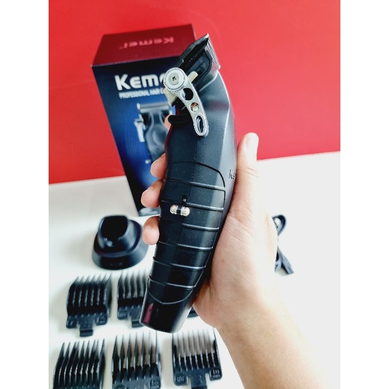 ปัตตาเลี่ยนตัวตัด-kemei-2296-มีฟันรอง8เบอร์-พร้อมแท่นชาร์จ-สีดำ
