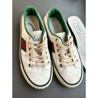 Gucci Tennis 1977 แท้  Size 35  เหมาะกับเท้า 35-22cm มือสองของแท้ ไม่มีอุปกรณ์ มีรอยตามสภาพการใช้