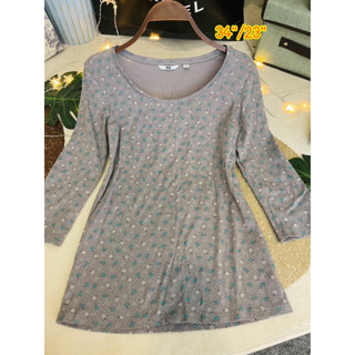 เสื้อยืดคอกลมลายดอกแท้