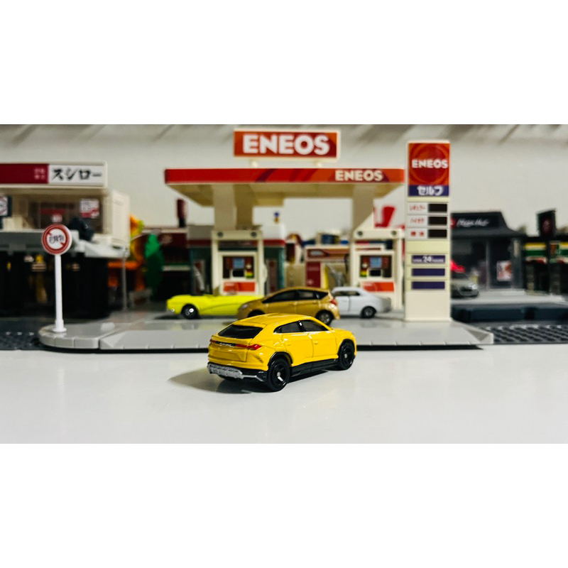 model-tomica-vehicle-lamborghini-urus