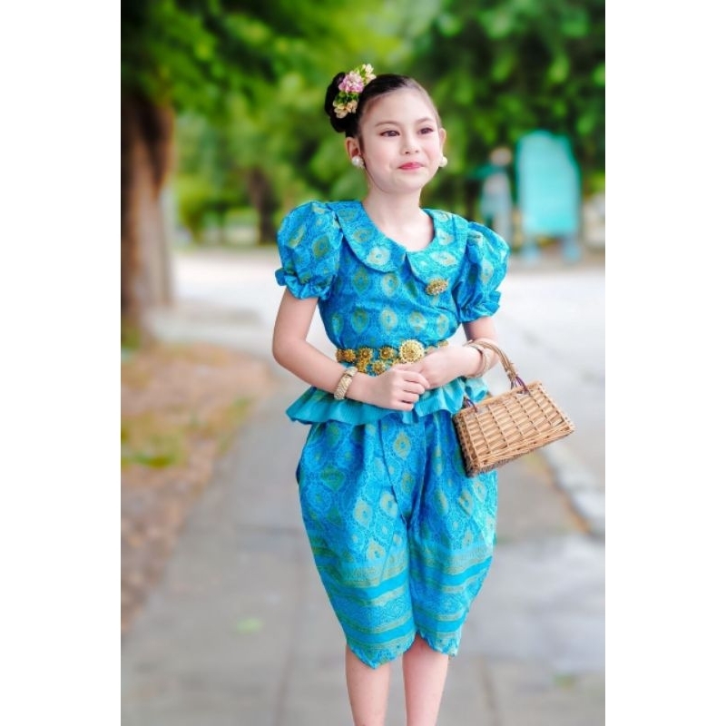 kc-ชุดไทยเด็กหญิงสีฟ้าวันแม่-ชุดไทยโจงกระเบนสวยหรูอลังการมากแม่-เนื้อผ้าดี-งามอย่างไทย-เริศเวอร์-สีสวยนวลตาขับผิวสุดๆ