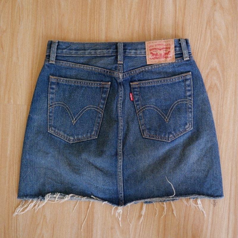 กระโปรงยีนส์-ลีวาย-levis-ทรงสั้น-ทรงเอ-มือสอง-ของแท้-พร้อมส่ง