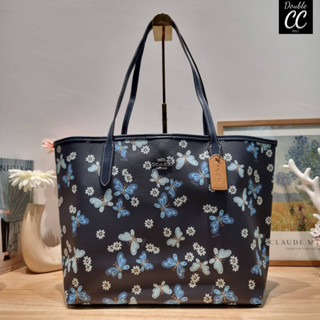 (แท้ 💯%‼ from Factory) 🔆 Model CH211 CITY TOTE WITH LOVELY BUTTERFLY PRINT